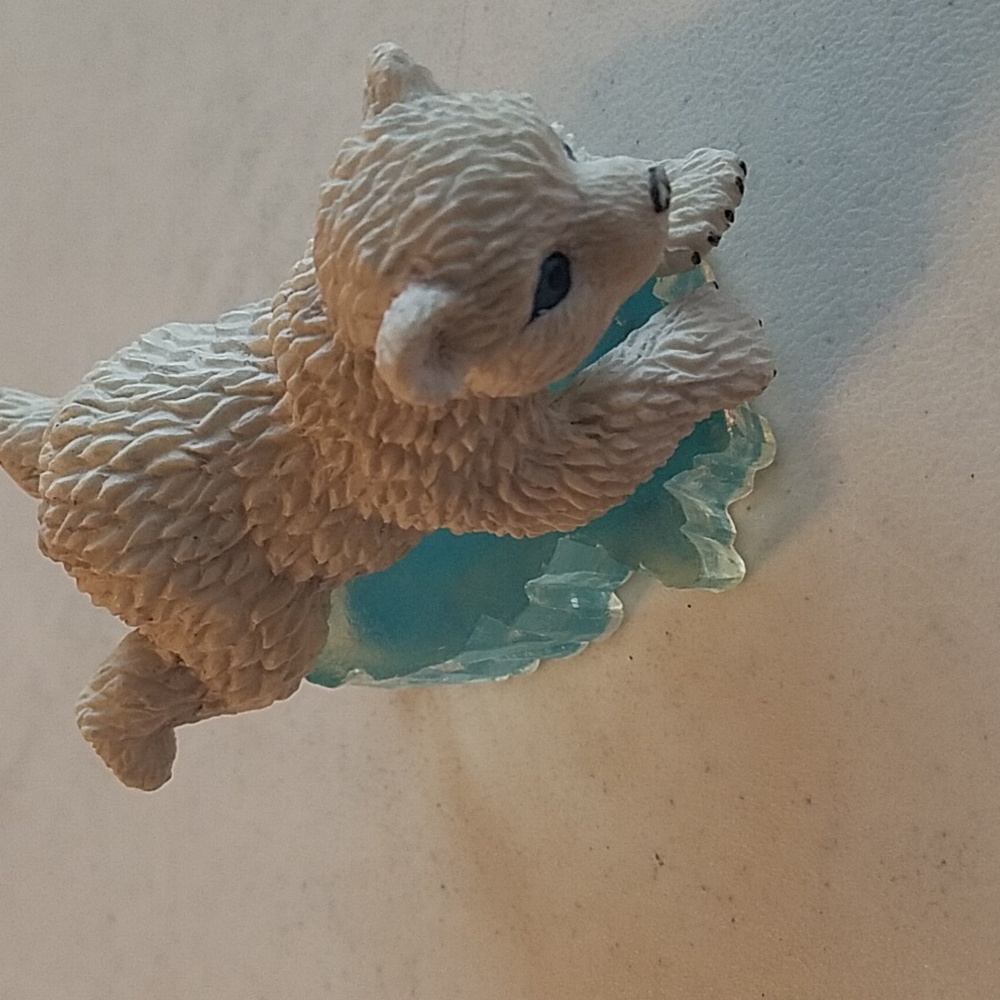 1996 the Hamilton collection Polar playmates figurine